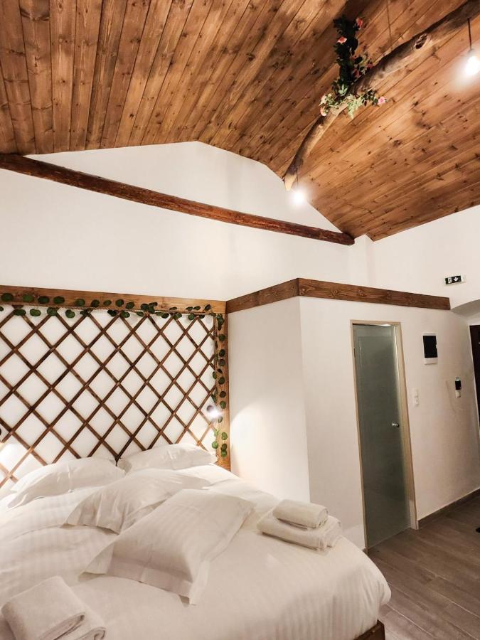 Elia Luxury *