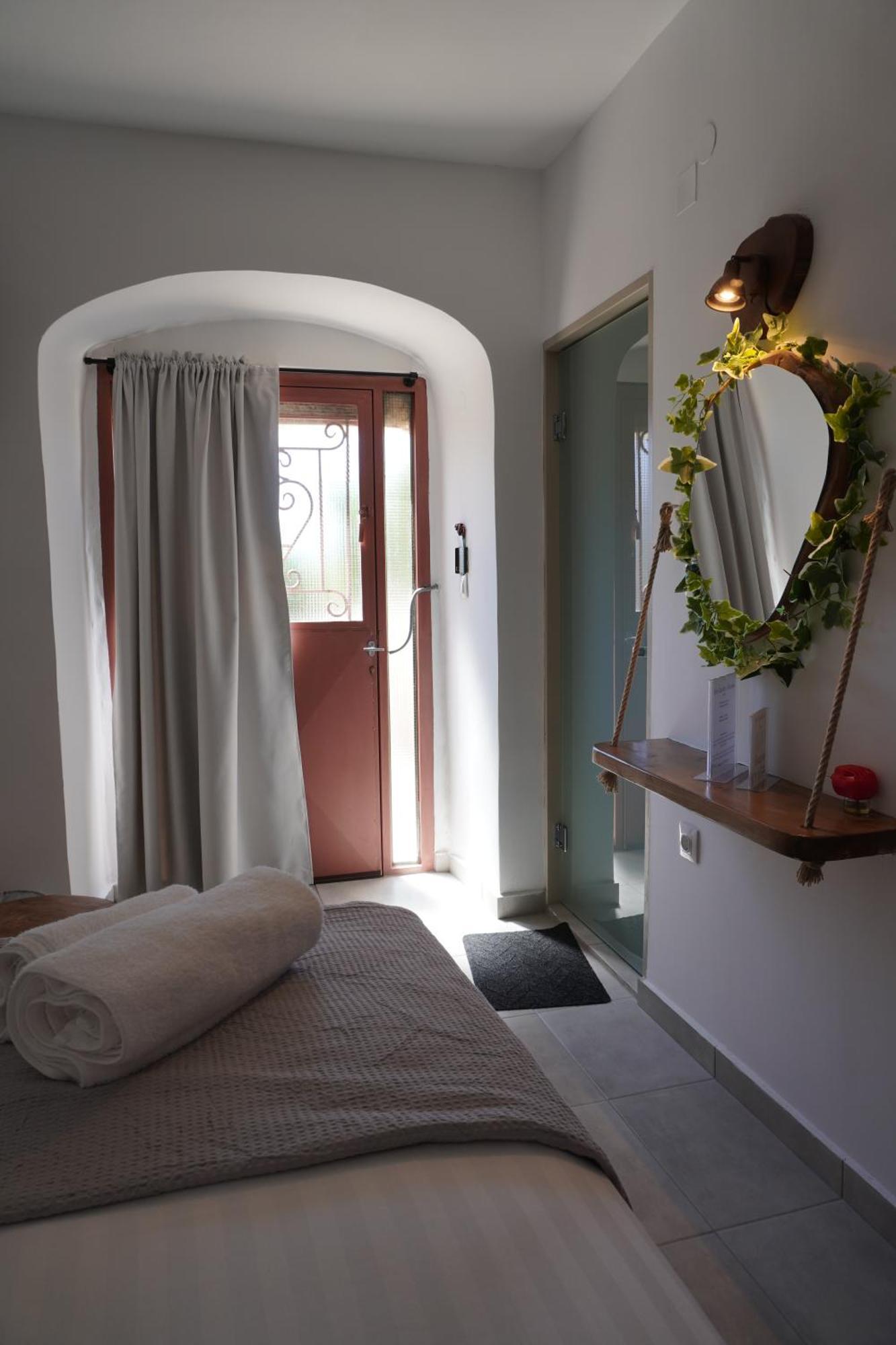 Elia Luxury *